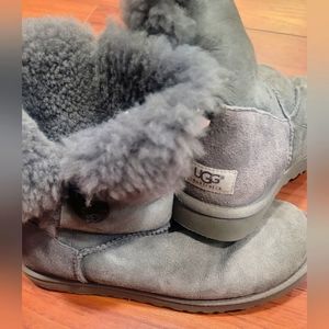 Well loved uggs sz 11.5